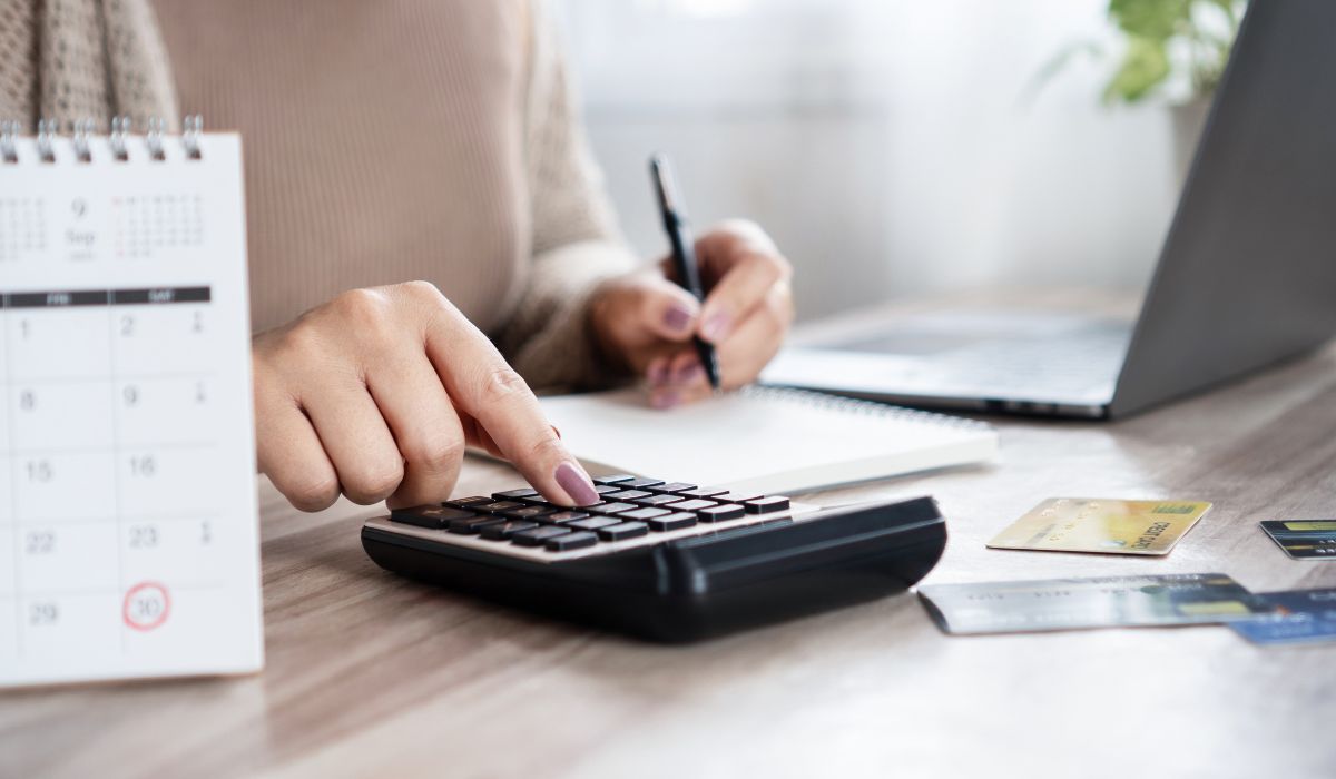 How to Use a Personal Loan from Licensed Money Lenders to Clear Debt in Singapore